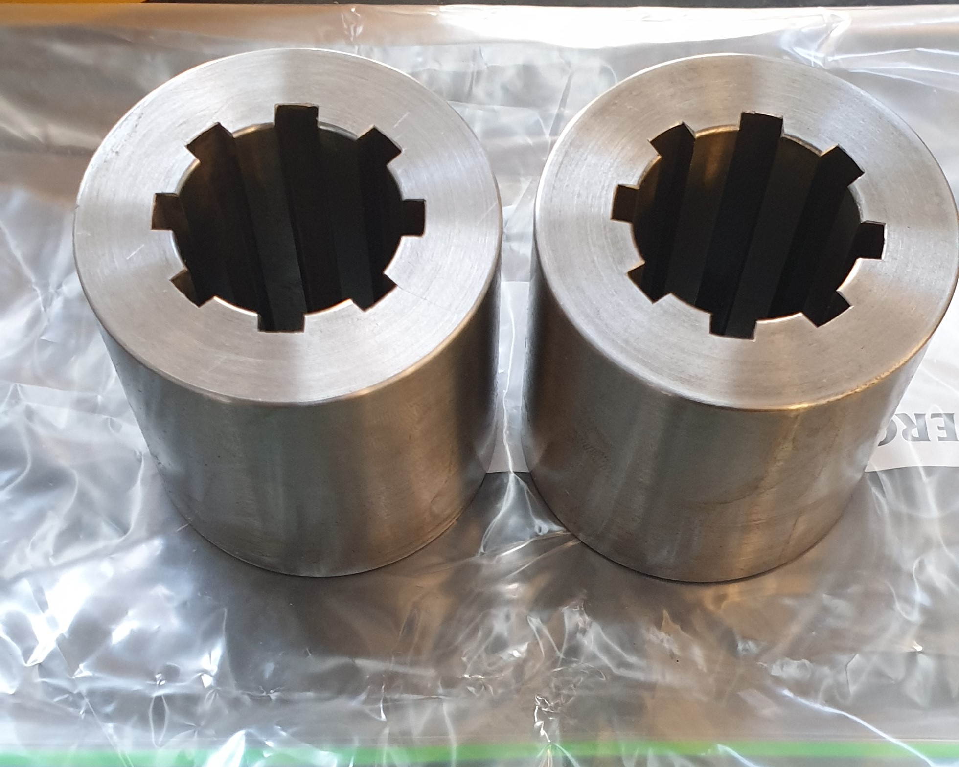 Pair of internal-spline drivetrain couplings