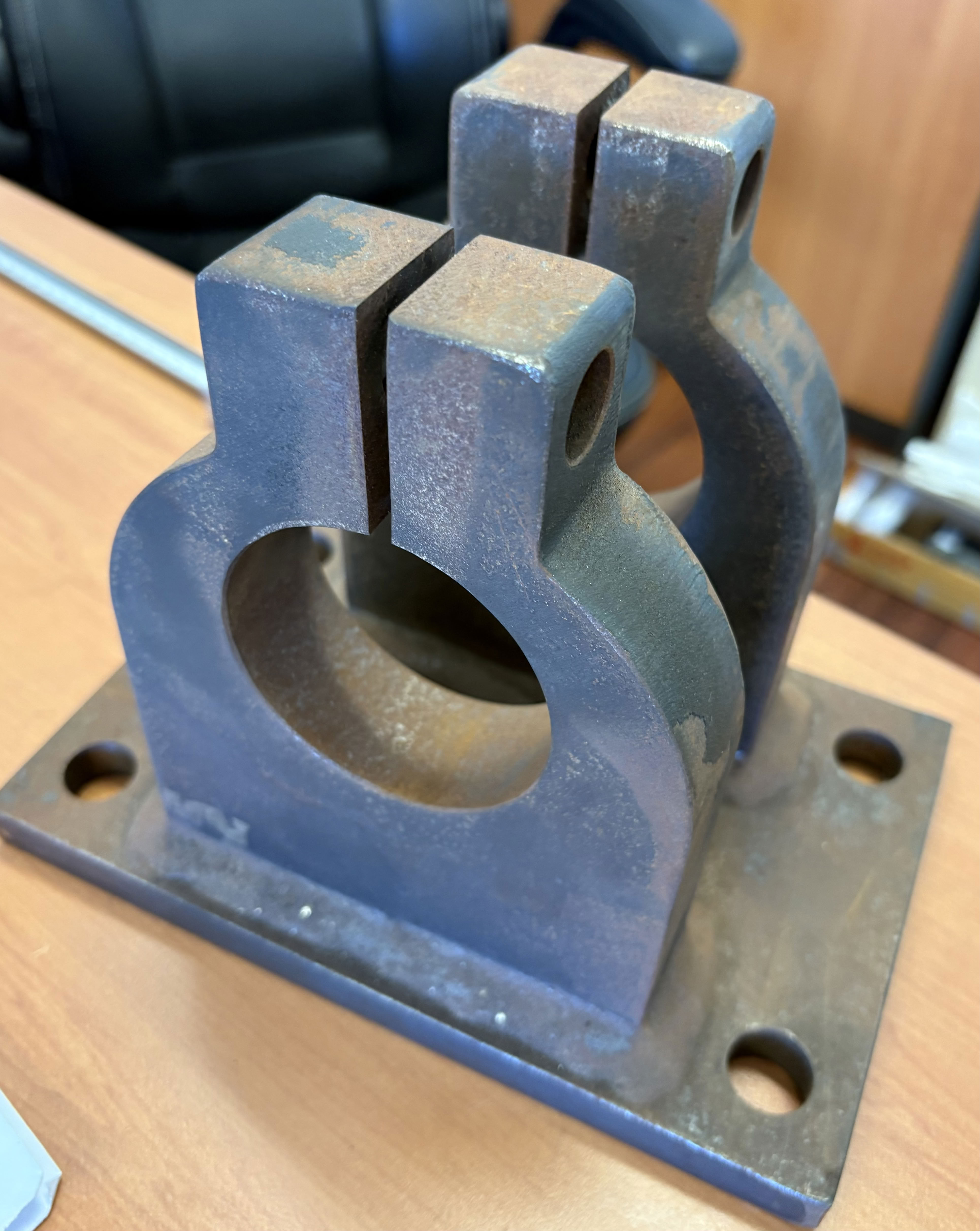 EE070 Hanger Pin Retainer Bracket