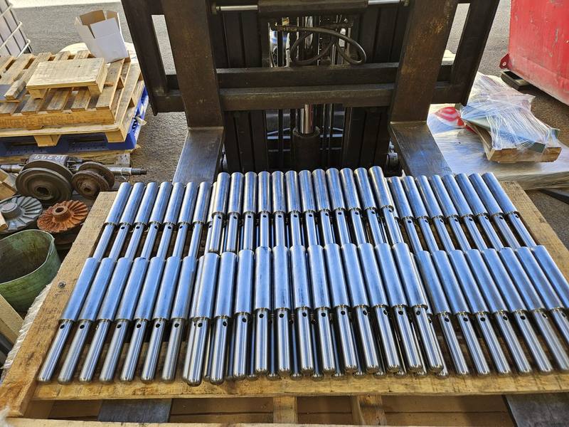 Hardened machined pins for heavy-haulage suspension