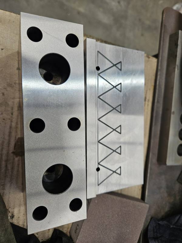 Cross-drilled hydraulic manifold
